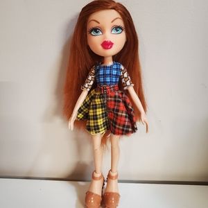 Bratz Hello My Name Is Meygan Doll Blue Eyes Red Hair Pink Lips 2015